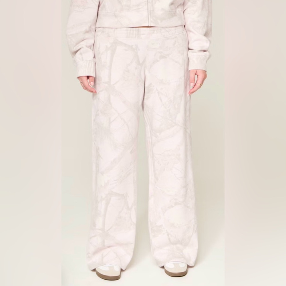 Hollister Feel Good Camo Baggy Sweatpants